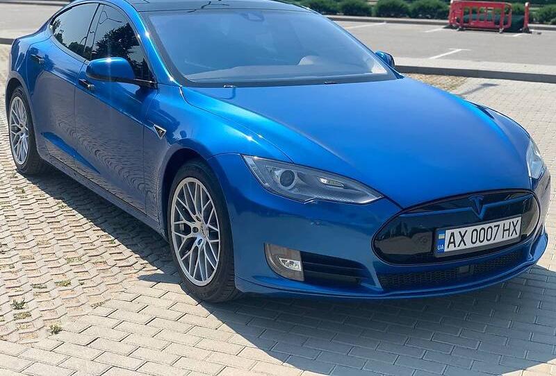 Tesla Model S 2015