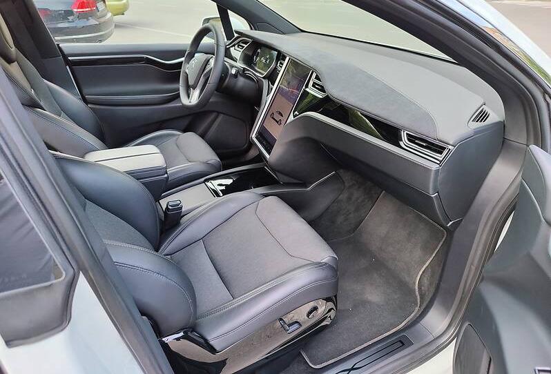 Tesla Model X 75D 2017