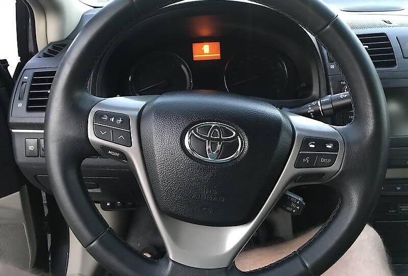 Toyota Avensis 2011