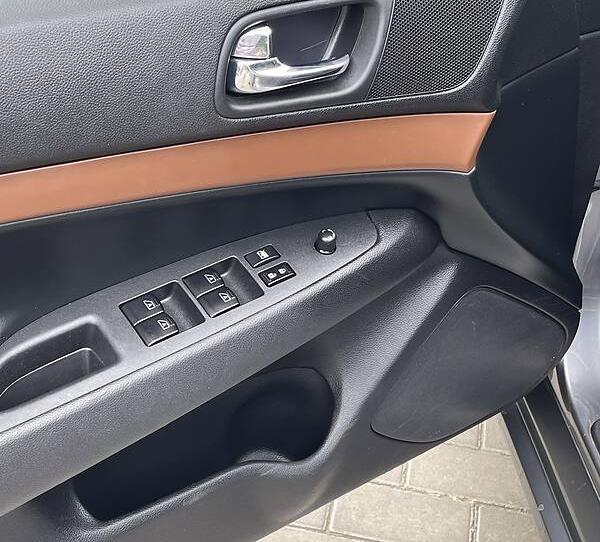 Infiniti G25 2012
