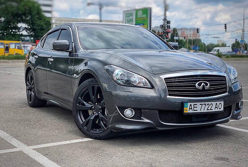 Infiniti M30 2011