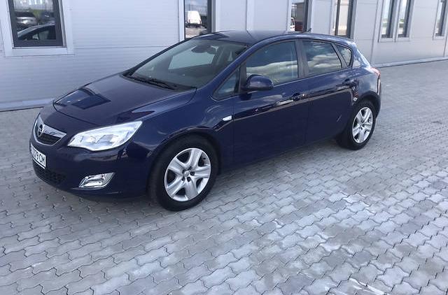 Opel Astra J 2011