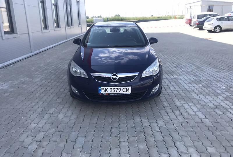 Opel Astra J 2011