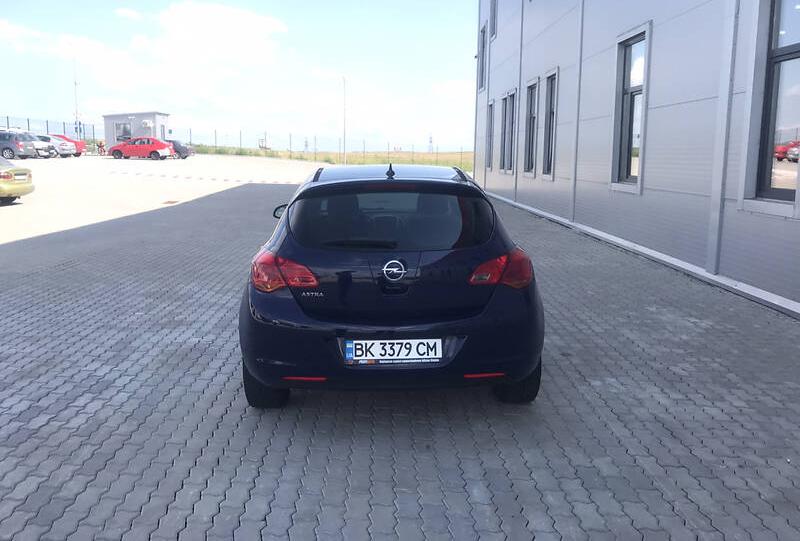 Opel Astra J 2011
