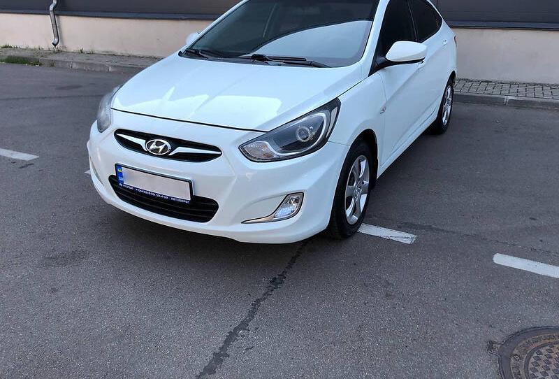 Hyundai Accent 2012