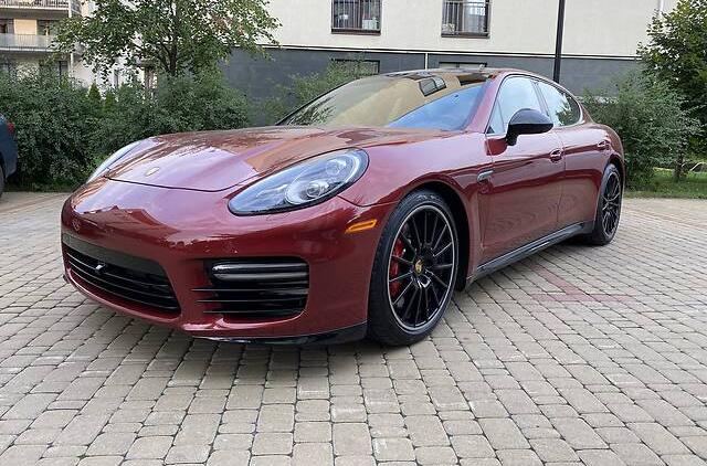 Porsche Panamera GTS  2015