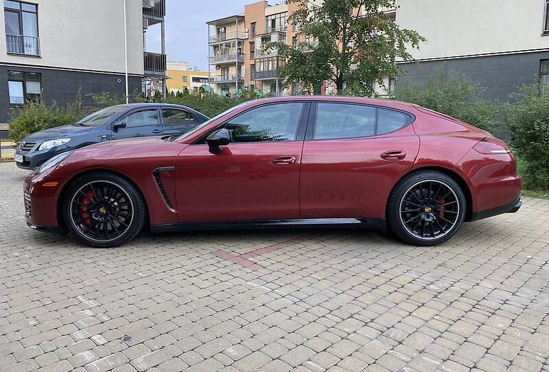 Porsche Panamera GTS  2015