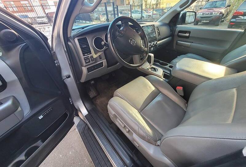Toyota Sequoia 2013