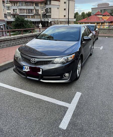 Toyota Camry SE 2012