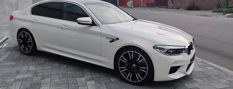 BMW M5 Official  2020