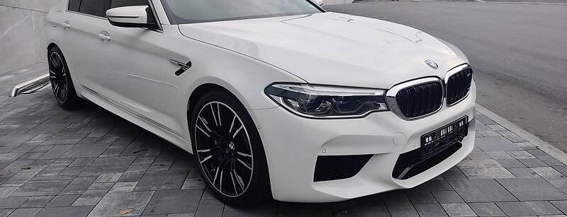 BMW M5 Official  2020