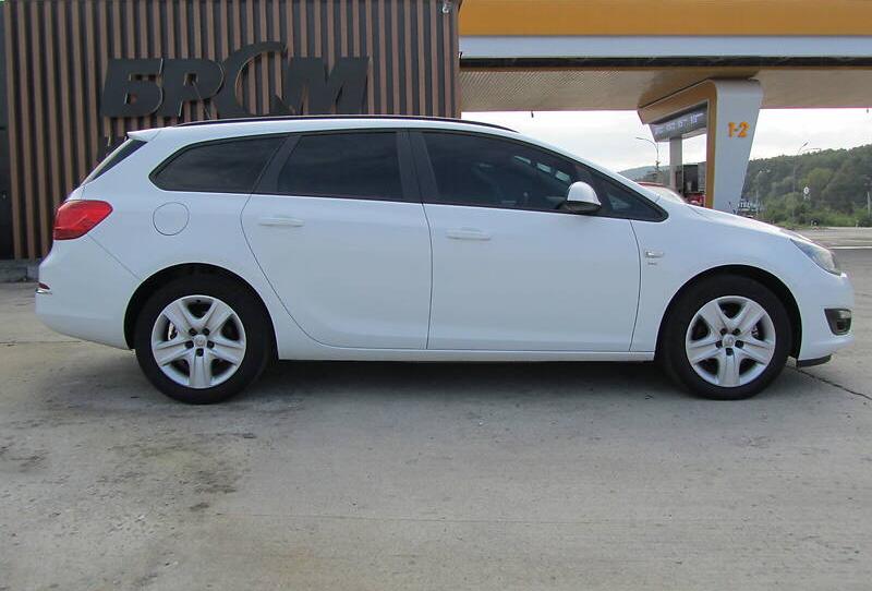 Opel Astra J Sport Tourer 2014