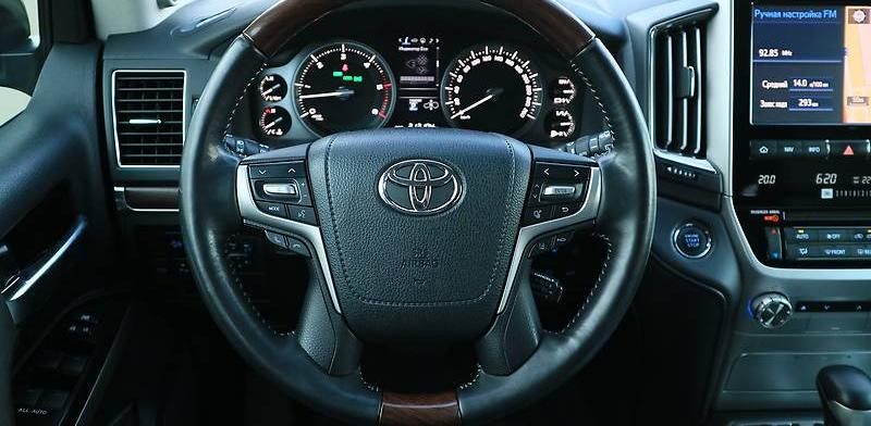 Toyota Land Cruiser 200 Premium 2016
