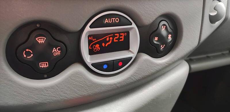 Renault Trafic груз. black edition 2012