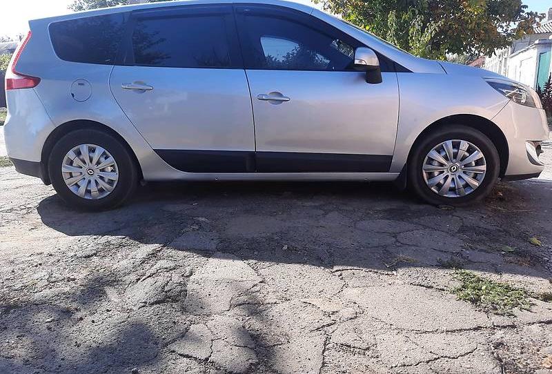 Renault Megane Scenic 2012