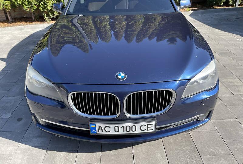 BMW 740 Long 2011