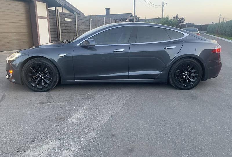 Tesla Model S 90D 2016