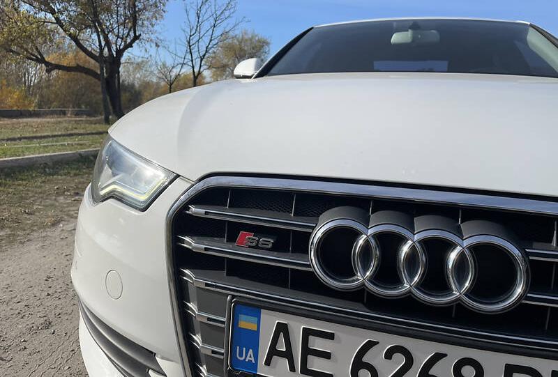 Audi A6 Official  2011
