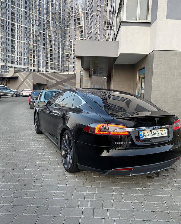 Tesla Model S Performance P 85 2013