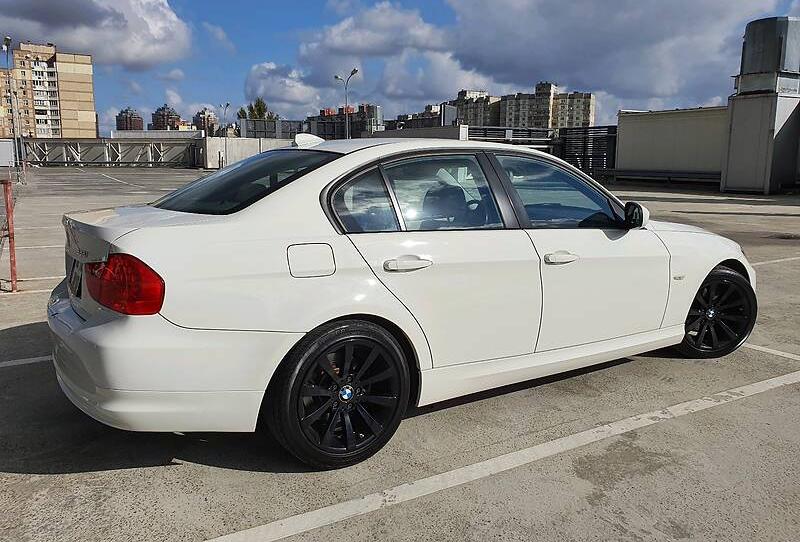 BMW 328 2010