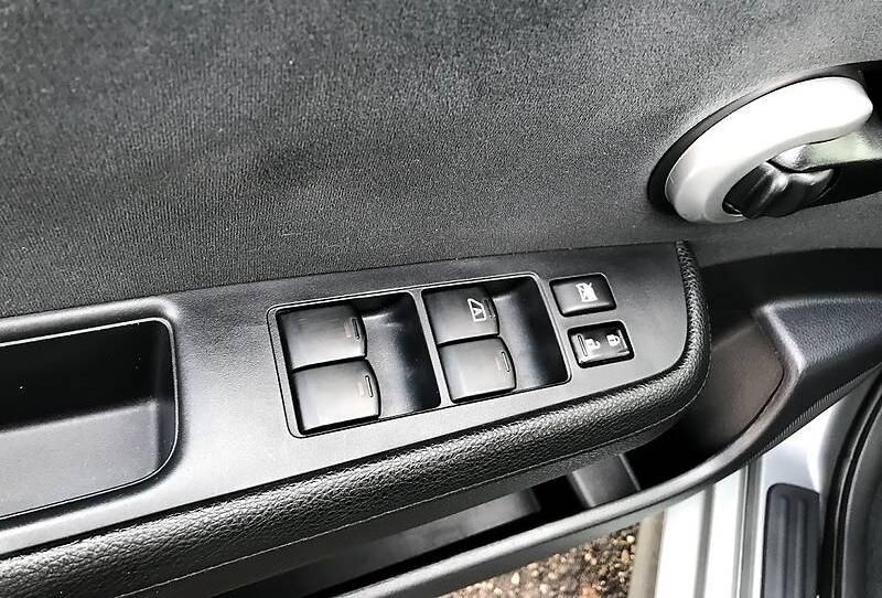 Nissan TIIDA 2012