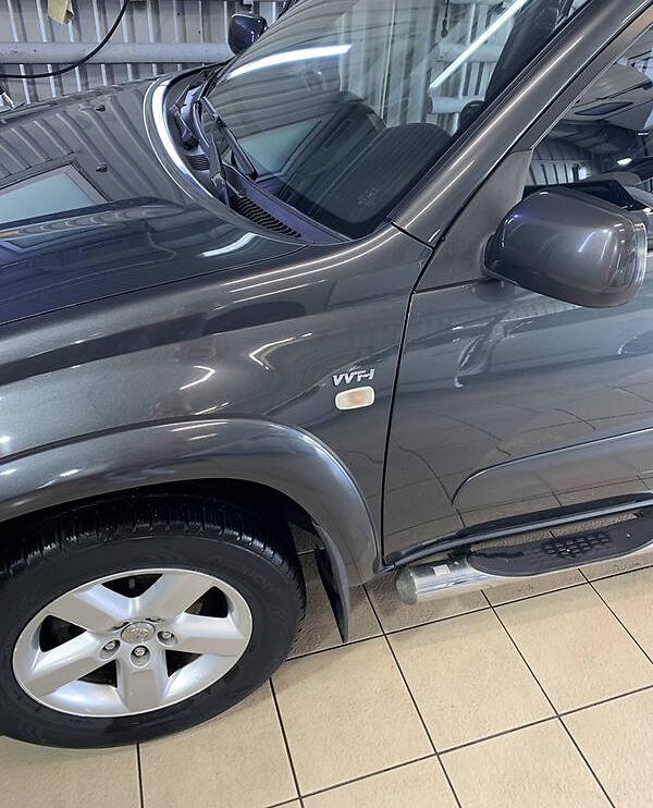 Toyota RAV4 suv 2005