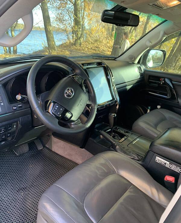 Toyota Land Cruiser 200 2010
