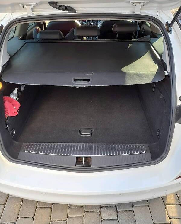 Opel Astra J 2011