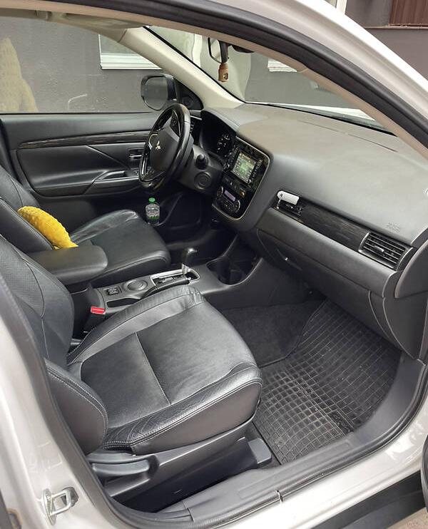 Mitsubishi Outlander 2016