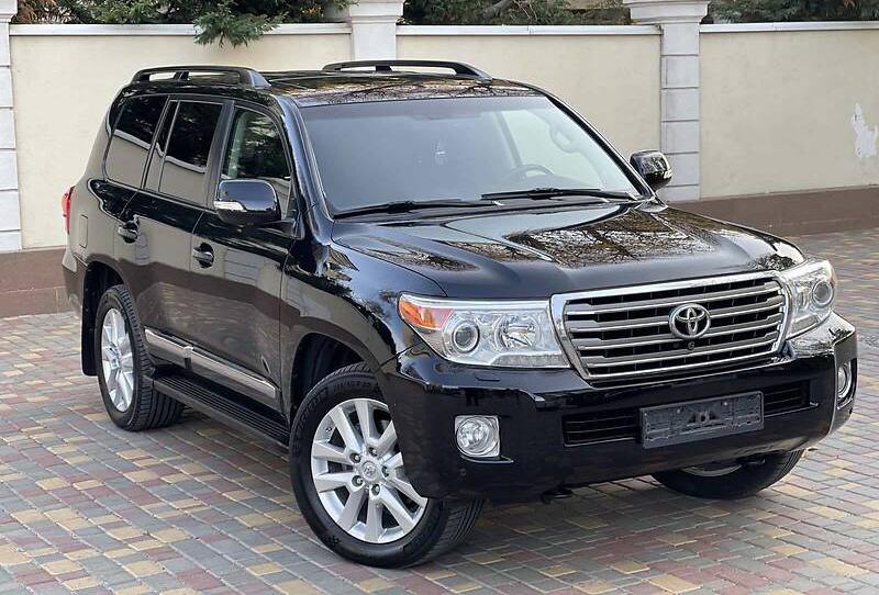 Toyota Land Cruiser 200   2013