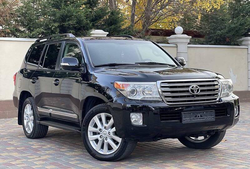 Toyota Land Cruiser 200   2013