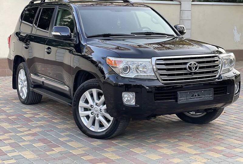 Toyota Land Cruiser 200   2013