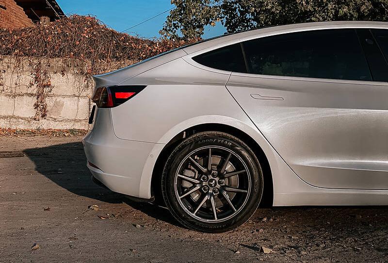 Tesla Model 3   2019