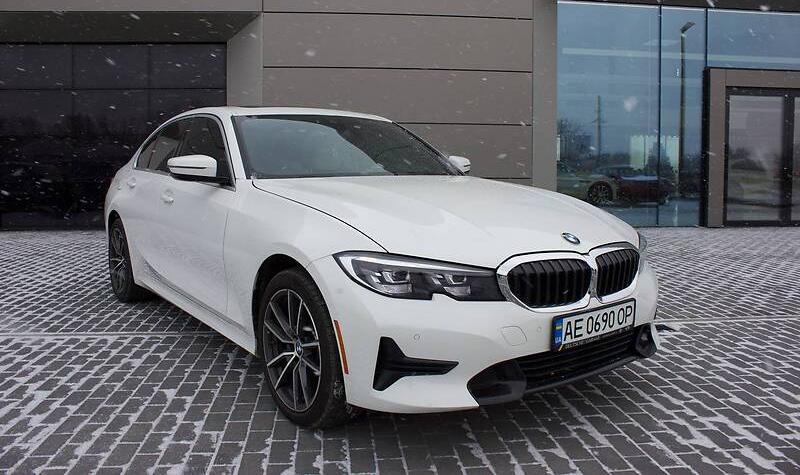 BMW 330 2019