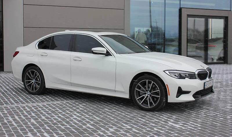 BMW 330 2019