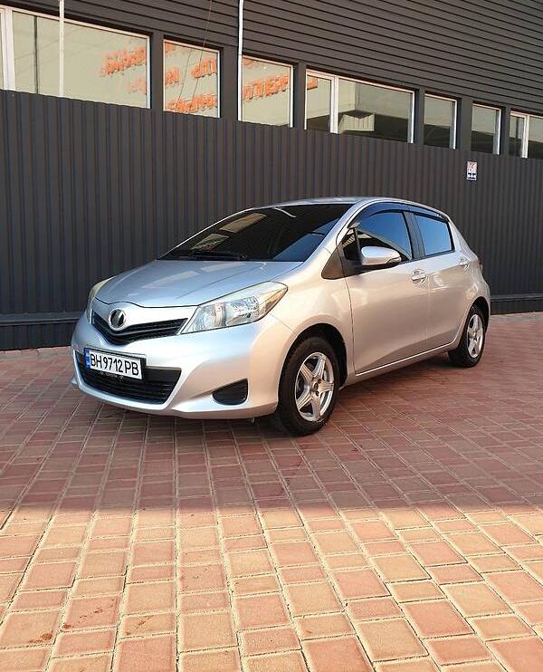 Toyota Yaris Vitz 2011