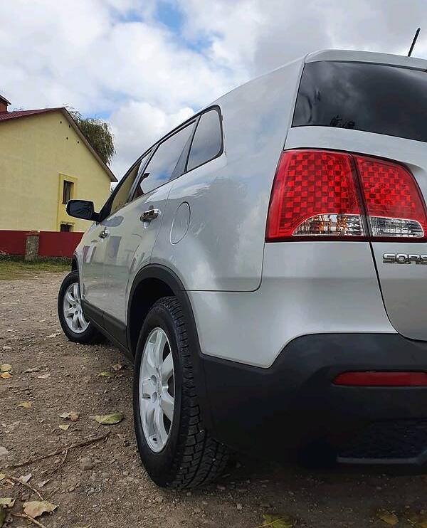 Kia Sorento AWD...LX 2010