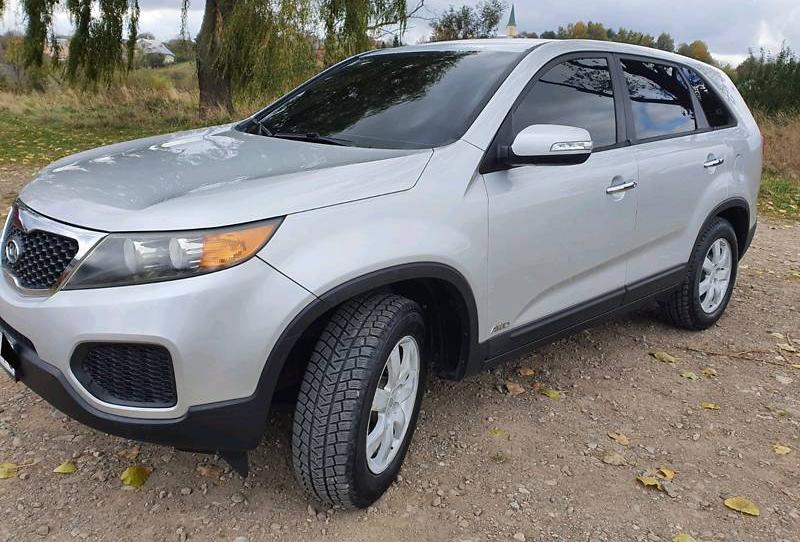 Kia Sorento AWD...LX 2010