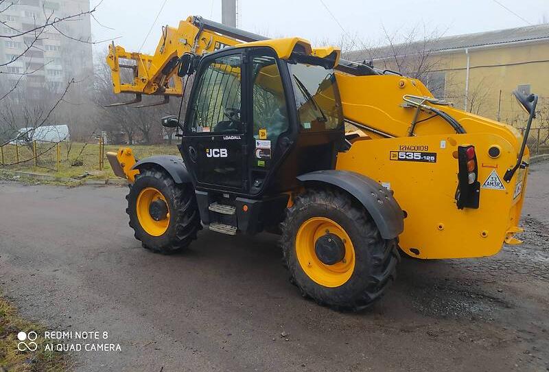 JCB 535-125 Hi Viz 2015