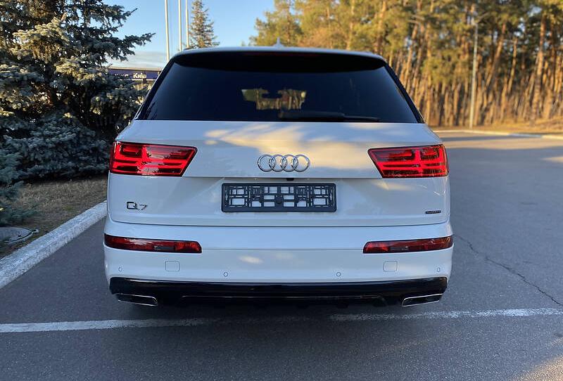 Audi Q7   2019