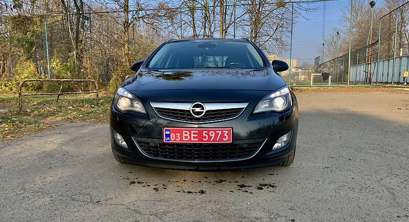 Opel Astra J Cosmo  2011