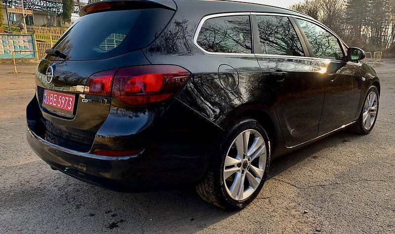Opel Astra J Cosmo  2011