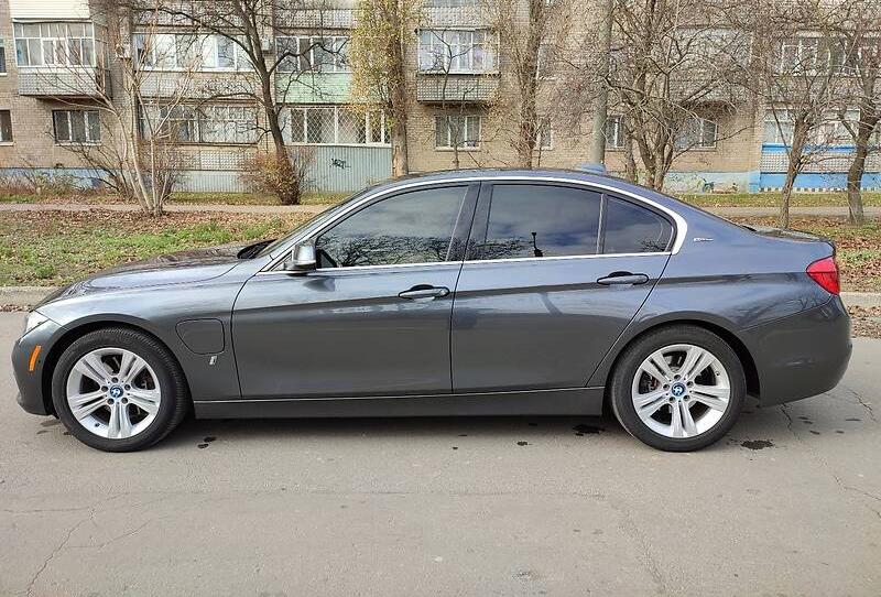 BMW 330 WBA8E1C34HA029696 2017