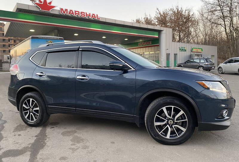 Nissan Rogue SV   2015