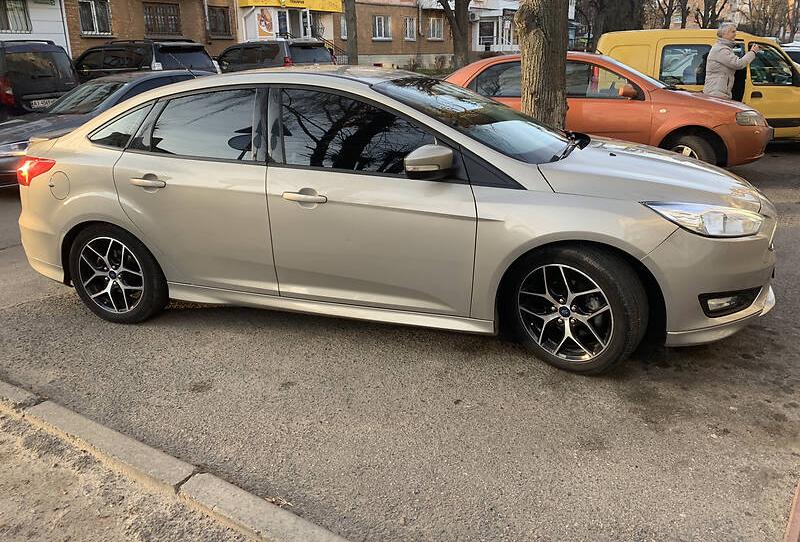 Ford Focus SE   ST LINE 2015