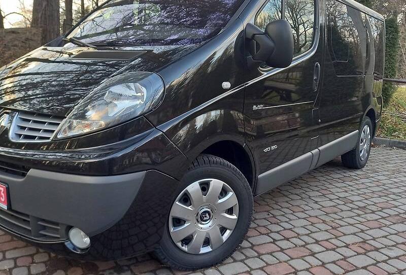 Renault Trafic пасс. BLACK EDITION.  2010