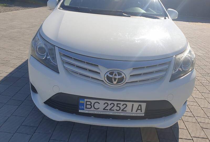 Toyota Avensis 2012