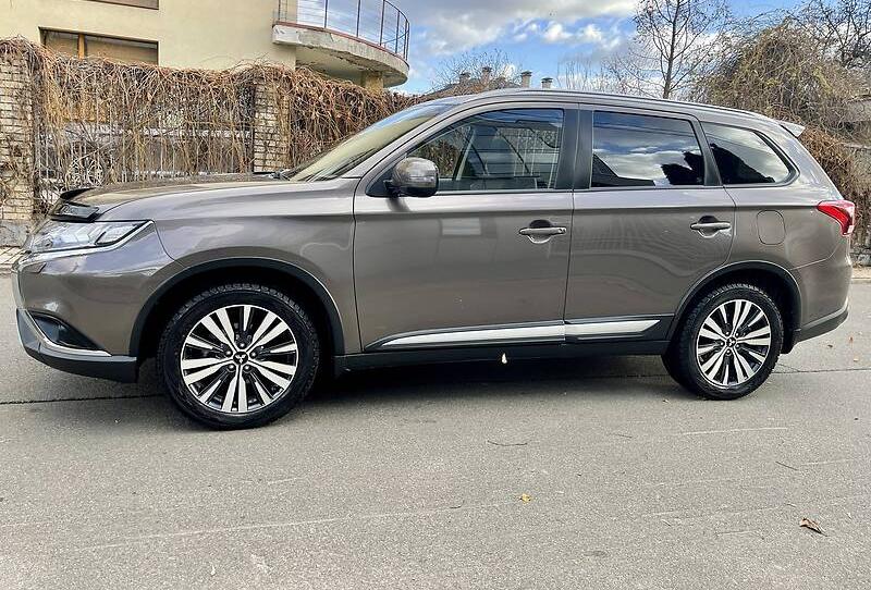 Mitsubishi Outlander 2.4 OfficiaL 2020