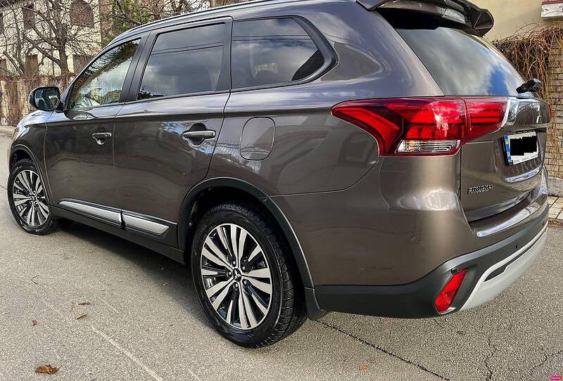 Mitsubishi Outlander 2.4 OfficiaL 2020