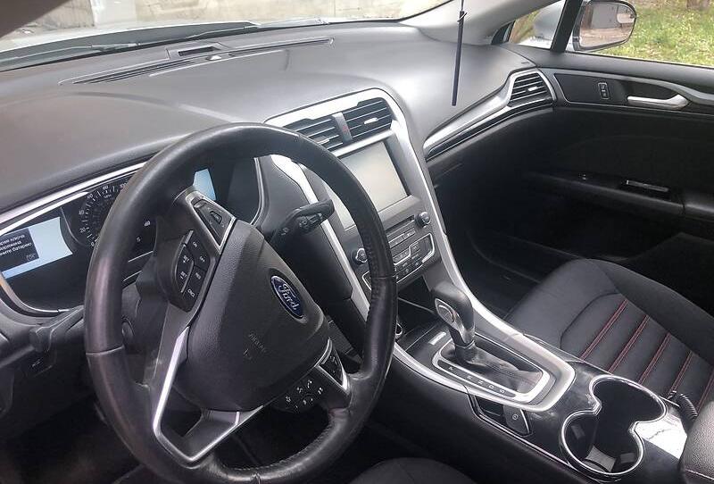Ford Fusion SE 2016